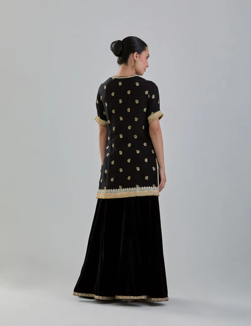 Black Embroidered Chanderi Kurta With Velvet Sharara & Organza Dupatta 4